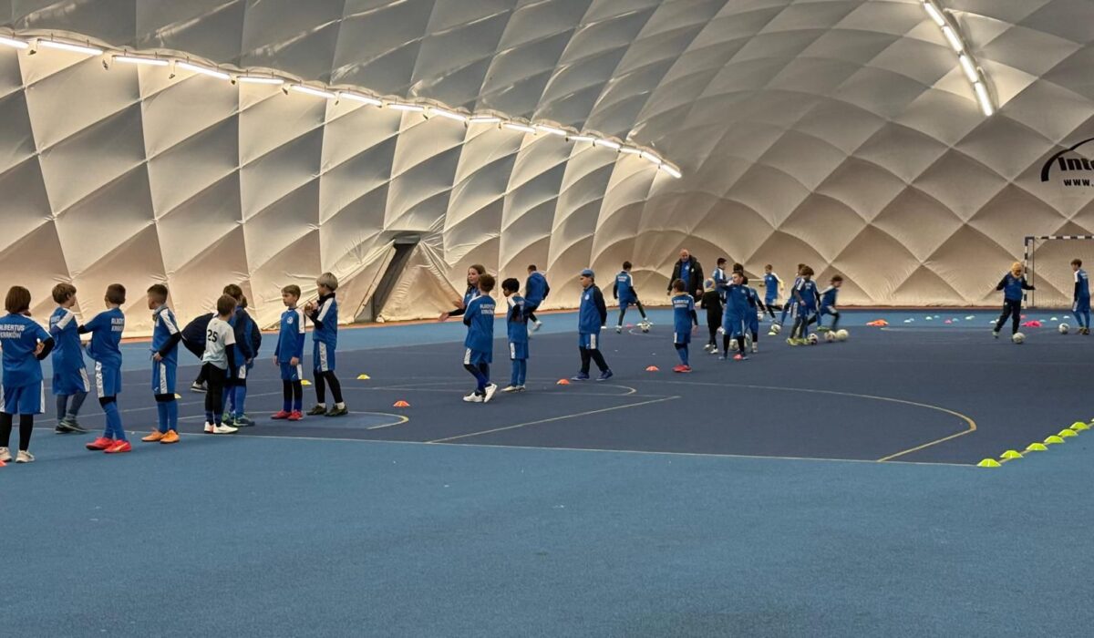 abe9543e-63b4-4e96-bdba-722683714352